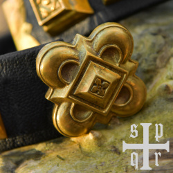 Mittelalterlicher Ritter-Gürtel „Helden des Schönen Brunnens“ – Leder mit Messingbeschlägen | S–L  - Bild 5