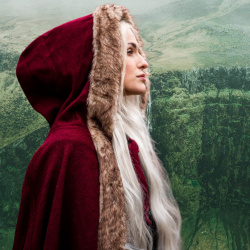 Wikinger Umhang „Fjell“ Rot – Wollumhang mit Kunstfell & Kapuze - Bild 3