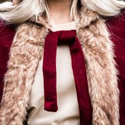 Wikinger Umhang „Fjell“ Rot – Wollumhang mit Kunstfell & Kapuze - Bild 4