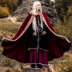 Wikinger Umhang „Fjell“ Rot – Wollumhang mit Kunstfell & Kapuze - Bild 6