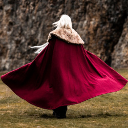 Wikinger Umhang Rot „Janne“ – Wollumhang mit Kunstfellkragen - Bild 2