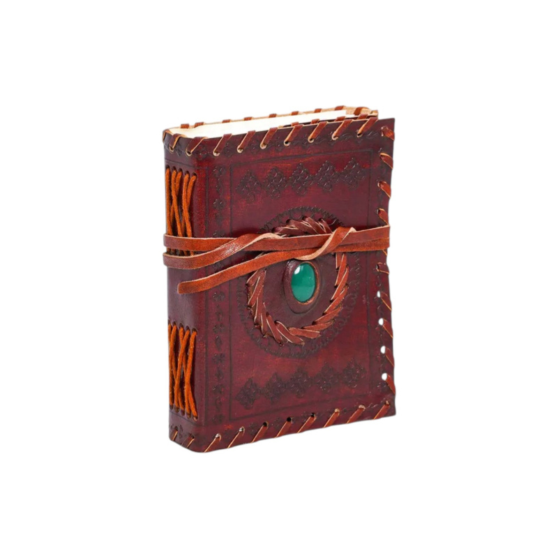 Leder Notizbuch mit grünem Stein & Gravur – Mittelalter Tagebuch A6 mit 85 Seiten kräftigem Edelpapier