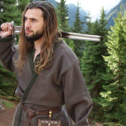 Haithabu Klappenrock aus 100 % recycelter Wolle – Jarl Kaftan mit Diamantköper-Borte - Bild 2