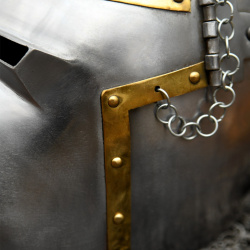 Beckenhaube mit Hundsgugel – Ritterhelm um 1390 aus 1,6 mm Stahl - Bild 8