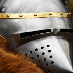 Beckenhaube mit Hundsgugel – Ritterhelm um 1390 aus 1,6 mm Stahl - Bild 6