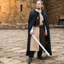 Gefütterter Mittelalter Wappenrock mit Tatzenkreuzen – braun / beige - Bild 2