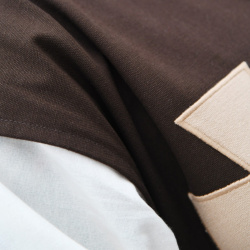 Gefütterter Mittelalter Wappenrock mit Tatzenkreuzen – braun / beige - Bild 4