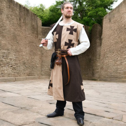 Gefütterter Mittelalter Wappenrock mit Tatzenkreuzen – braun / beige - Bild 9