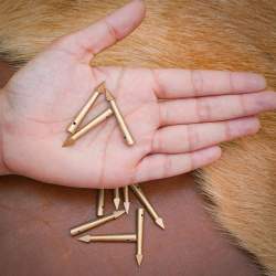 Mittelalterliche Messing-Nestelspitzen – Set mit 10 Stück, klassische Form - Bild 3