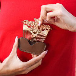 Wikinger Kamm aus Bronze mit Lederscheide – Guss nach Wachsausschmelzverfahren - Bild 4