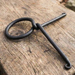 Wikinger Trinkhornständer aus Eisen – handgeschmiedeter Hornhalter mit Ringdesign - Bild 7