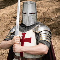 Großer Helm des 13. Jahrhunderts – Topfhelm aus 1,6 mm Stahl mit Lederinlay - Bild 6