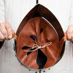 Großer Helm des 13. Jahrhunderts – Topfhelm aus 1,6 mm Stahl mit Lederinlay - Bild 4