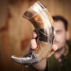 Wikinger Trinkhorn aus Ochsenhorn – 400–500 ml, graviertes Design - Bild 3