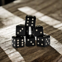 Wikinger Würfel aus Büffelhorn – handgefertigtes 6er Set, ca. 14 mm - Bild 3