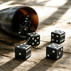 Wikinger Würfel aus Büffelhorn – handgefertigtes 6er Set, ca. 14 mm - Bild 4