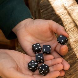 Wikinger Würfel aus Büffelhorn – handgefertigtes 6er Set, ca. 14 mm - Bild 5