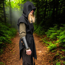 Waldläufer Tunika Aldon unisex Braun von Leonardo Carbone auf https://armatae.shop - Bild 3