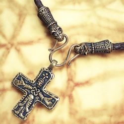 Wikinger Collier „Mandermark“ mit Kreuz von Sanda – braune Lederkordel mit Bronzeanhänger - Bild 3