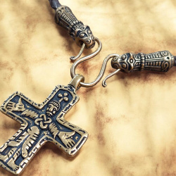 Wikinger Collier „Mandermark“ mit Kreuz von Sanda – braune Lederkordel mit Bronzeanhänger - Bild 5