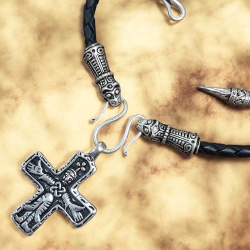 Wikinger Collier „Mandermark“ mit Kreuz von Sanda – schwarze Lederkordel mit feinversilbertem Anhänger - Bild 4