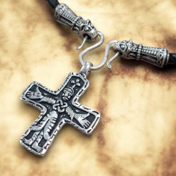 Wikinger Collier „Mandermark“ mit Kreuz von Sanda – schwarze Lederkordel mit feinversilbertem Anhänger - Bild 1