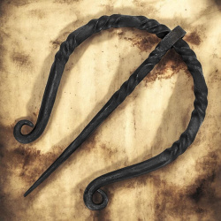 Mittelalterliche Fibel tordiert – handgeschmiedete Eisenfibel mit eingerollten Enden - Bild 4