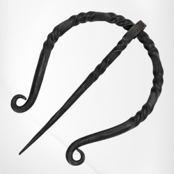 Mittelalterliche Fibel tordiert – handgeschmiedete Eisenfibel mit eingerollten Enden - Bild 1