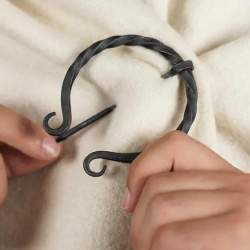 Mittelalterliche Fibel tordiert – frühmittelalterliche Eisenfibel (Ringfibel) - Bild 2