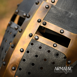Topfhelm mit klappbarem Visier – 1,6 mm Stahl, Antikfinish - Bild 7