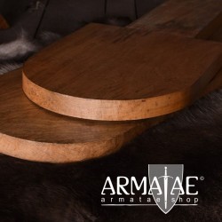 Massiver Steckstuhl aus ganzen Holzbohlen auf https://armatae.shop