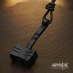Handgeschmiedeter Mjölnir Anhänger – schmiedeeisenfarbig pulverbeschichtet mit verstellbarem Lederband 5