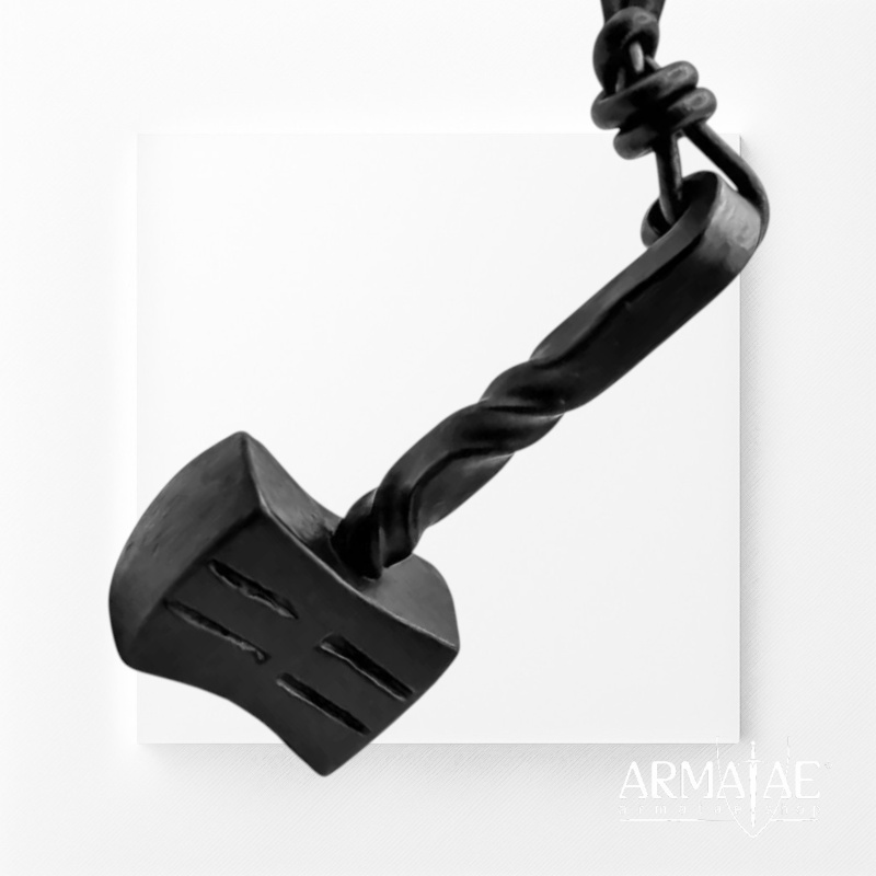 Handgeschmiedeter Mjölnir Anhänger – schmiedeeisenfarbig pulverbeschichtet mit verstellbarem Lederband 1