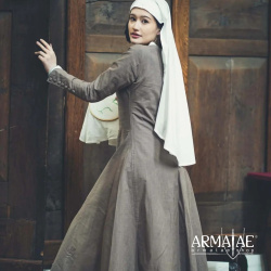 Cotehardie Marian – Mittelalterkleid in Braun aus 100 % Baumwolle 2