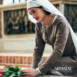 Cotehardie Marian – Mittelalterkleid in Braun aus 100 % Baumwolle 3