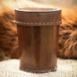 Würfelbecher aus Leder mit Deckel – Braun 2