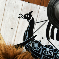 Wikinger Rundschild „Draken – Drachenschiff“ – 80 cm mit Rohhautrand und Stahlbuckel 5