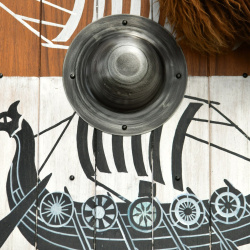 Wikinger Rundschild „Draken – Drachenschiff“ – 80 cm mit Rohhautrand und Stahlbuckel 6