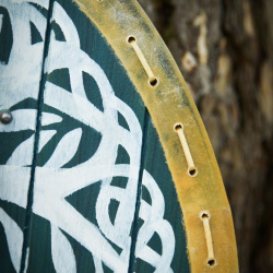 Wikinger Rundschild „Yggdrasil – Der Lebensbaum“ – 60 cm mit Rohhautrand 3
