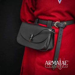 Mittelalterliche Gürteltasche aus schwarzem Leder mit Hornknebel 3