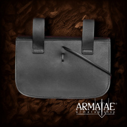 Mittelalterliche Gürteltasche aus schwarzem Leder mit Hornknebel 2